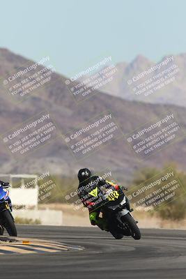 media/Oct-30-2025-Racers Edge (Thu) [[dabbdaf680]]/3-B Group/Session 2 (Turn 14)/